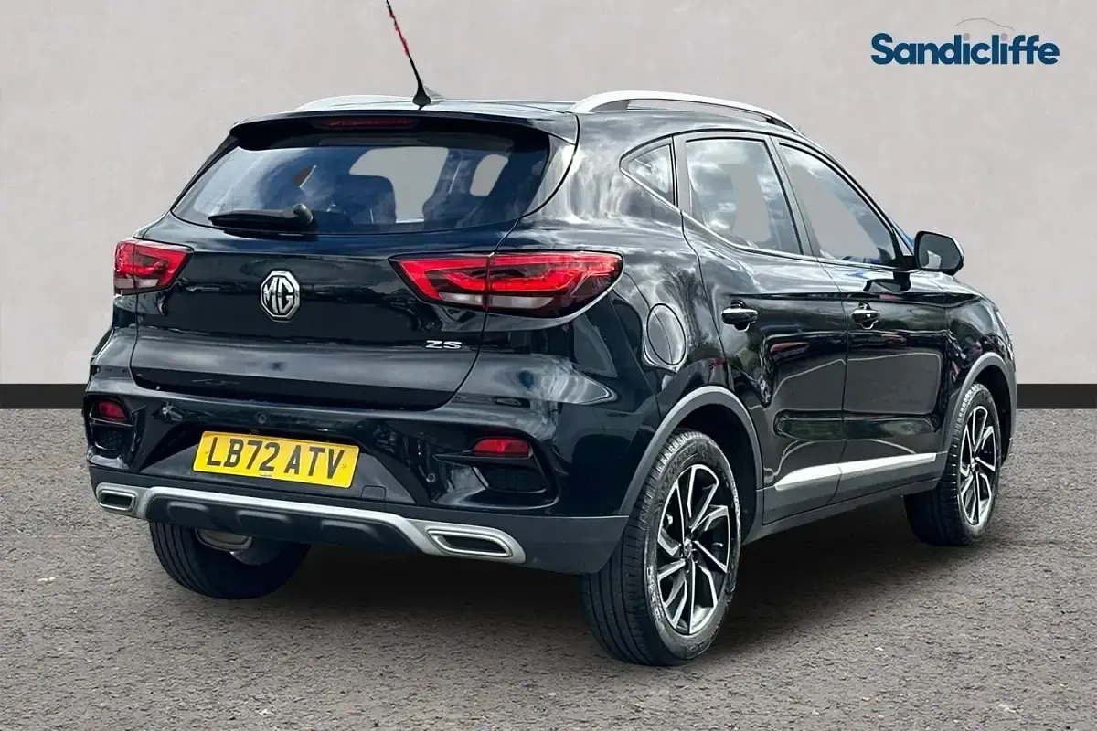 Usado MG ZS Exclusive 111 CV (81 kW) 2022 Negro SUV