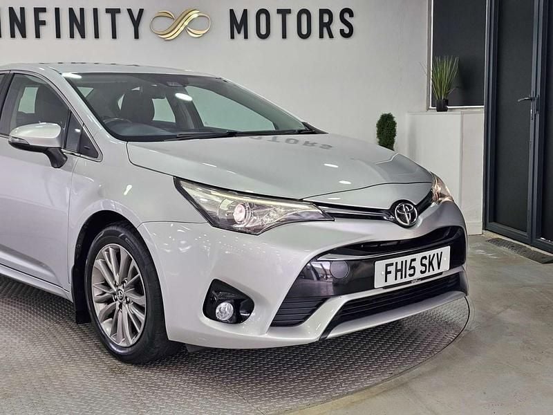 Used Toyota Avensis Business Edition 112 HP (82 kW) 2015 Silver Sedan