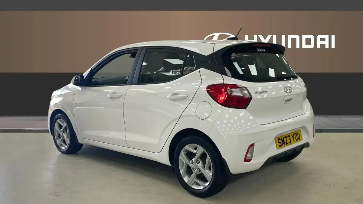 Used Hyundai i10 SE 84 HP (61 kW) 2023 White Hatchback