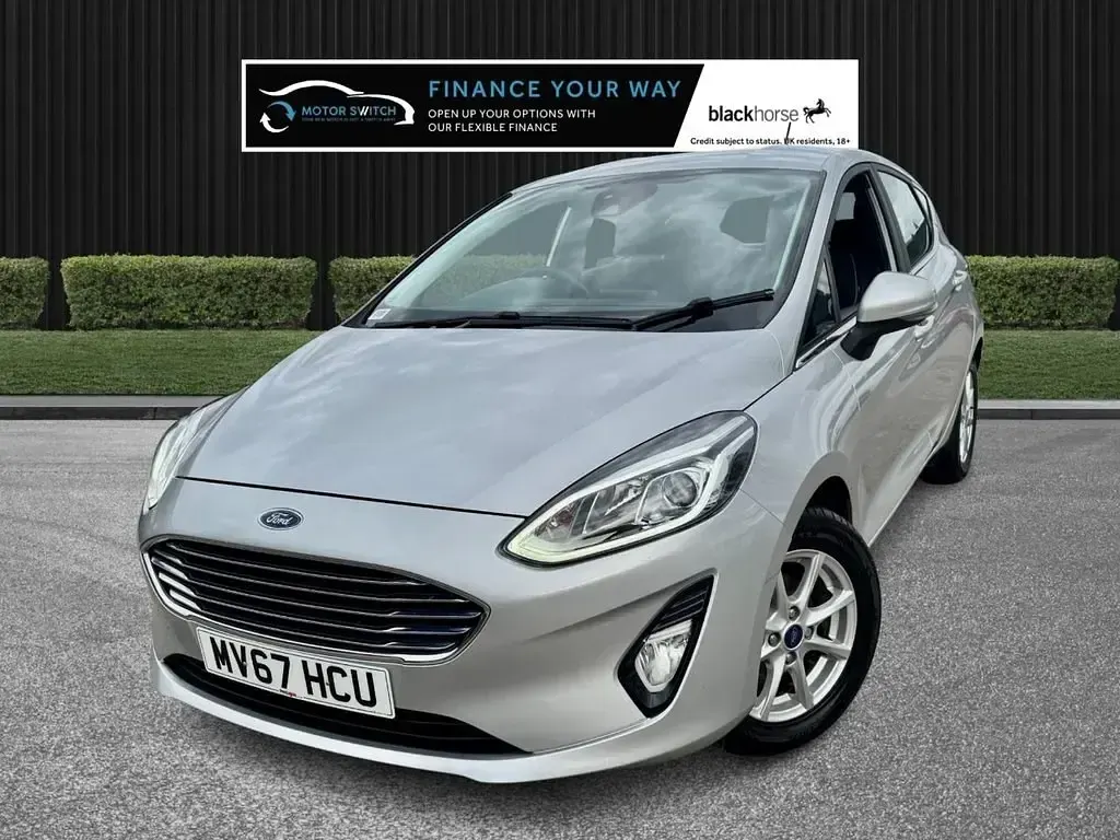 Używany Ford Fiesta Zetec 85 KM (62 kW) 2017 Srebrny Hatchback