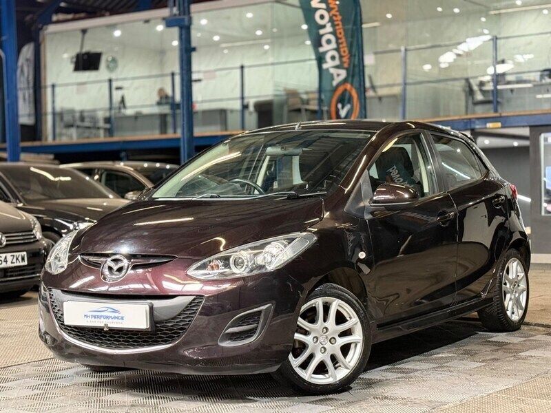Maroon Used 2011 Mazda 2 Hatchback | £2,399 (Good price) - Image 1/4
