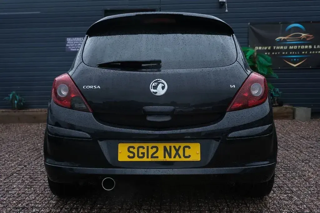 Used Vauxhall Corsa SRi 100 HP (73 kW) 2012 Black Hatchback