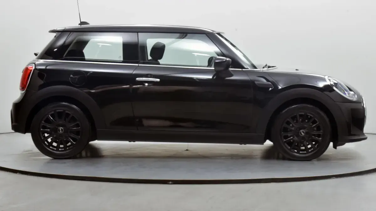 Used Mini Cooper Classic 134 HP (98 kW) 2023 Black Hatchback