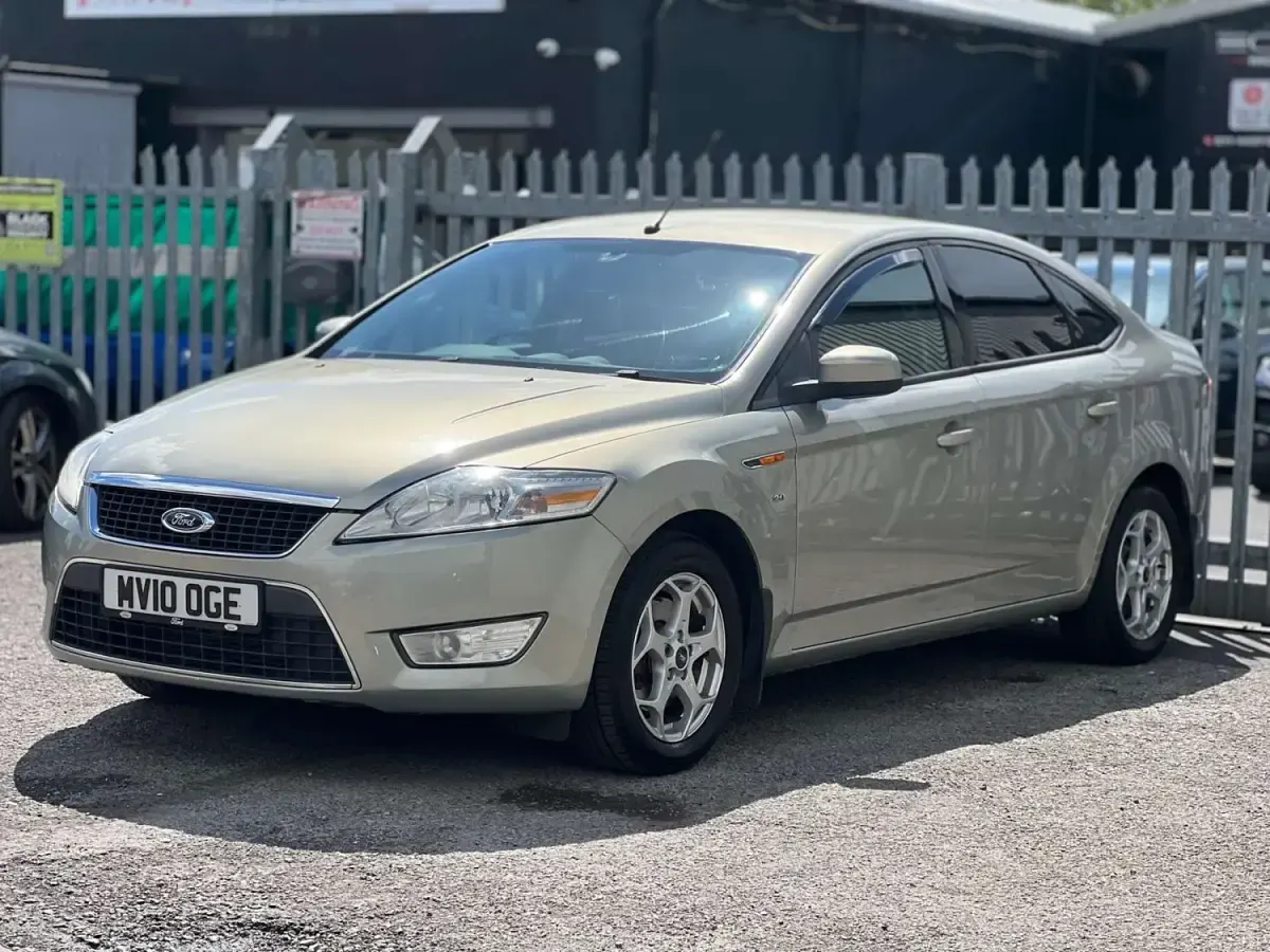 Używany Ford Mondeo Zetec 140 KM (102 kW) 2010 Srebrny Hatchback