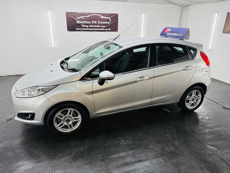 Used Ford Fiesta Zetec 75 HP (55 kW) 2013 Silver Hatchback