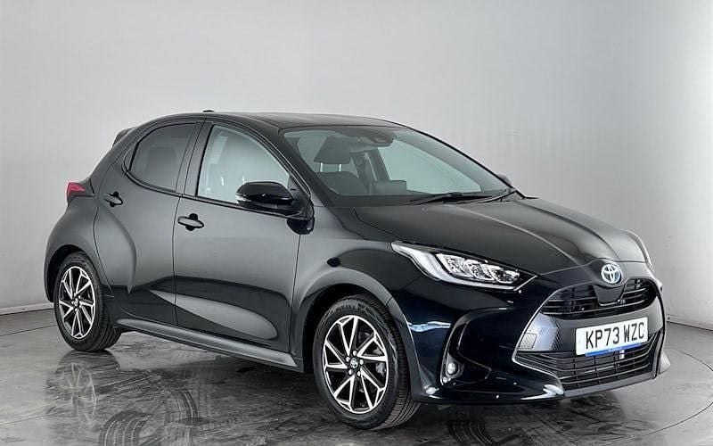 Used 2025 Toyota Yaris Hybrid Design Hatchback | £18,300 (Super price) - Image 1/3