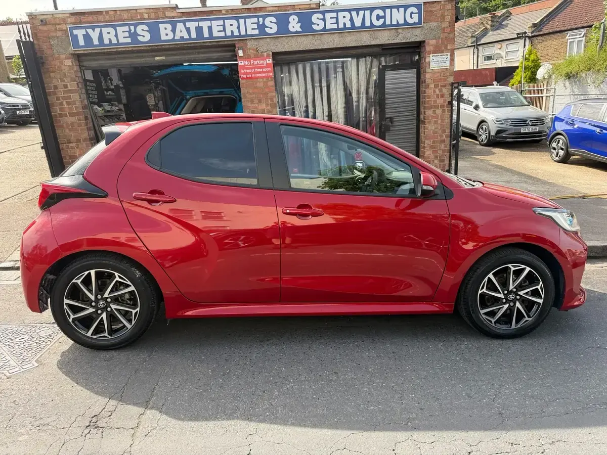 Used Toyota Yaris Hybrid Design 2023 Red Hatchback