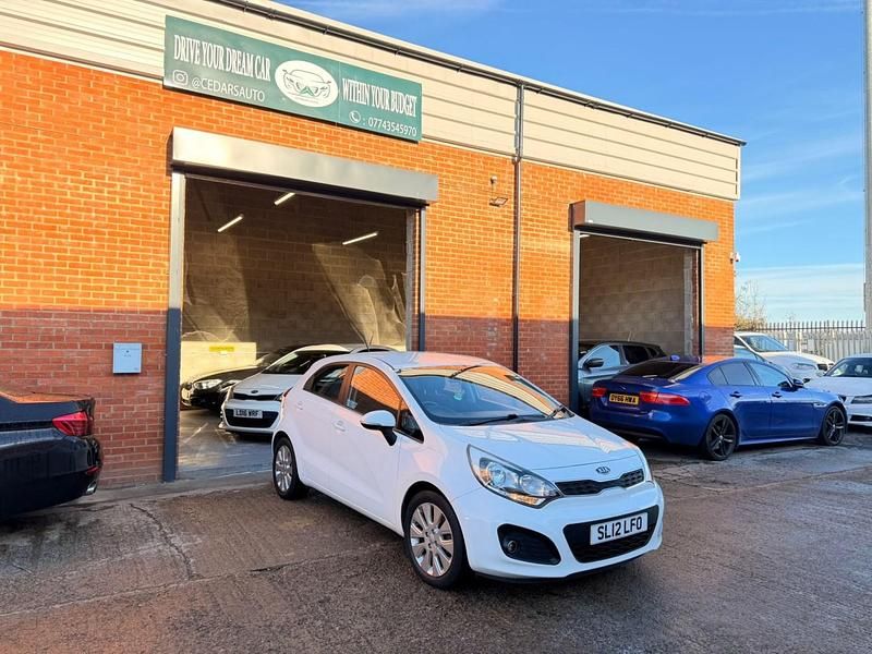 Used Kia Rio 107 HP (78 kW) 2012 White Hatchback