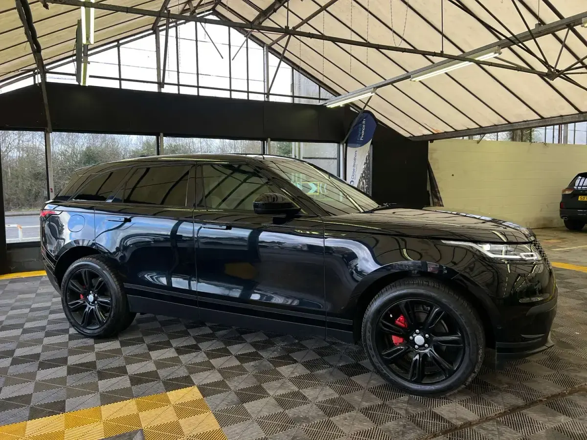 Used Land Rover Range Rover Velar SE 179 HP (131 kW) 2019 Black SUV