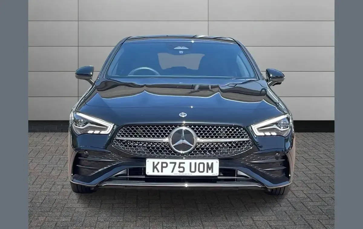 Used Mercedes CLA200 Executive 161 HP (118 kW) 2025 Black Estate