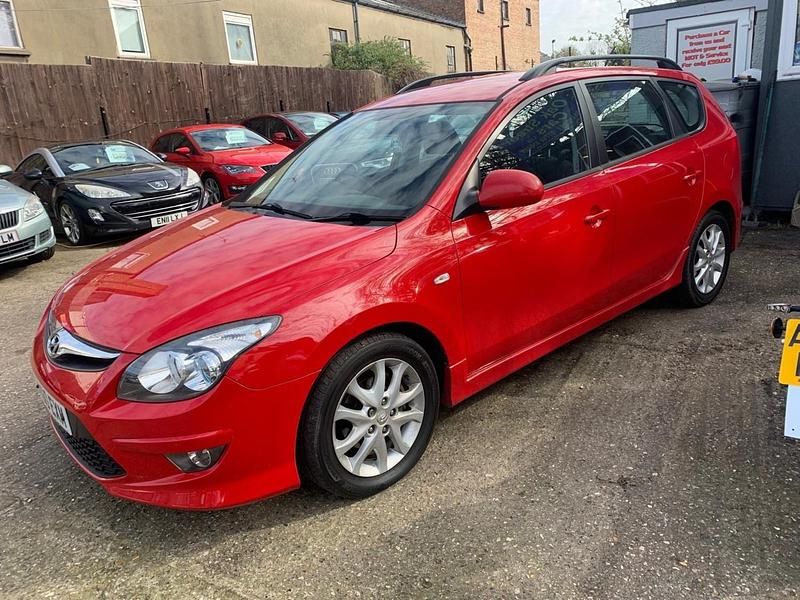 Used Hyundai i30 Comfort 2010 Red Estate