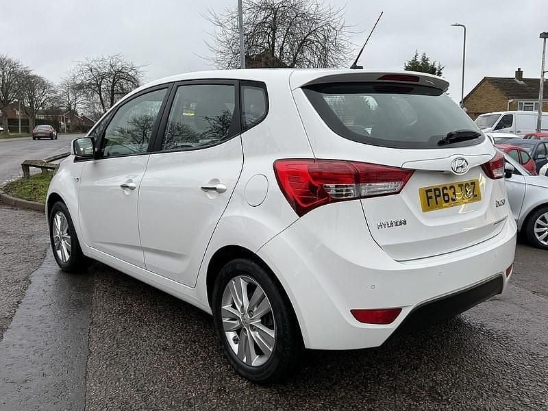 Used Hyundai ix20 Active 123 HP (90 kW) 2013 White Hatchback