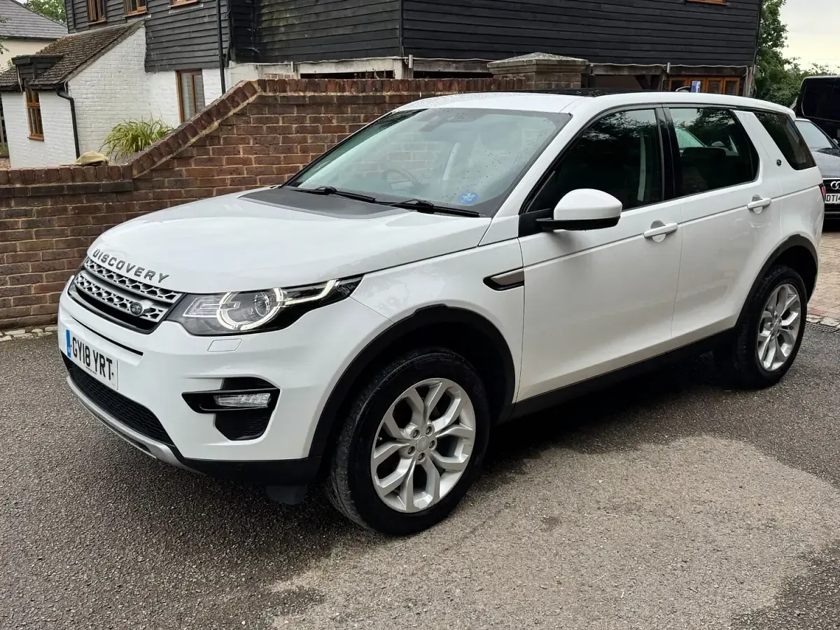 Used Land Rover Discovery 5 HSE 300 HP (220 kW) 2018 White SUV