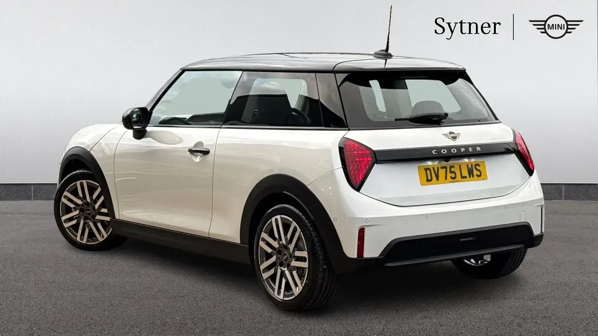 Used Mini Cooper Hatch 113 kW (154 HP) 2025 White Hatchback