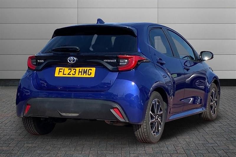 Used Toyota Yaris Hybrid Design 116 HP (85 kW) 2023 Blue Hatchback