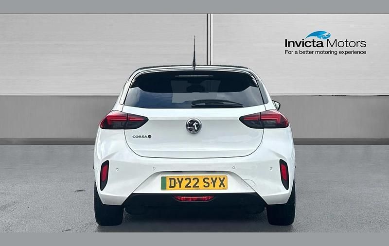 Used Vauxhall Corsa-e SRi 100 kW (136 HP) 2022 White Hatchback
