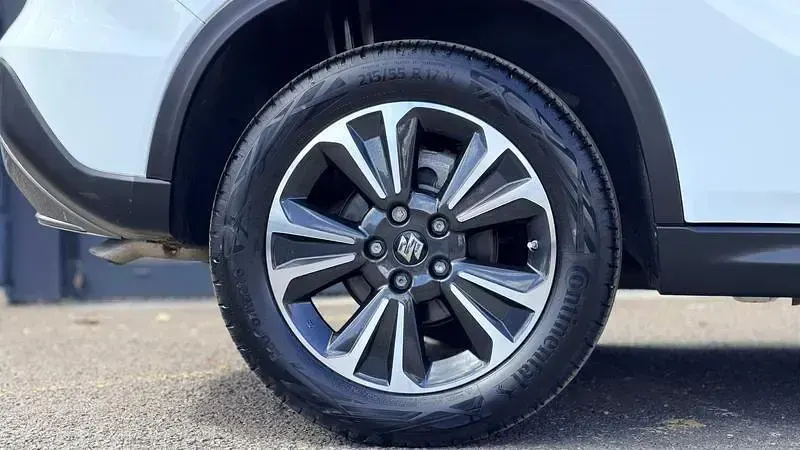 Używany Suzuki Vitara SZ5 115 KM (84 kW) 2024 Biały SUV