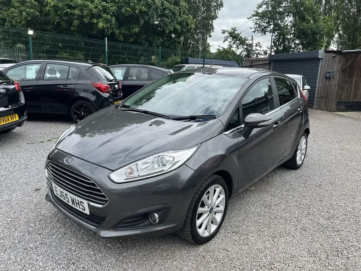 Used Ford Fiesta Titanium 105 HP (77 kW) 2015 Grey Hatchback