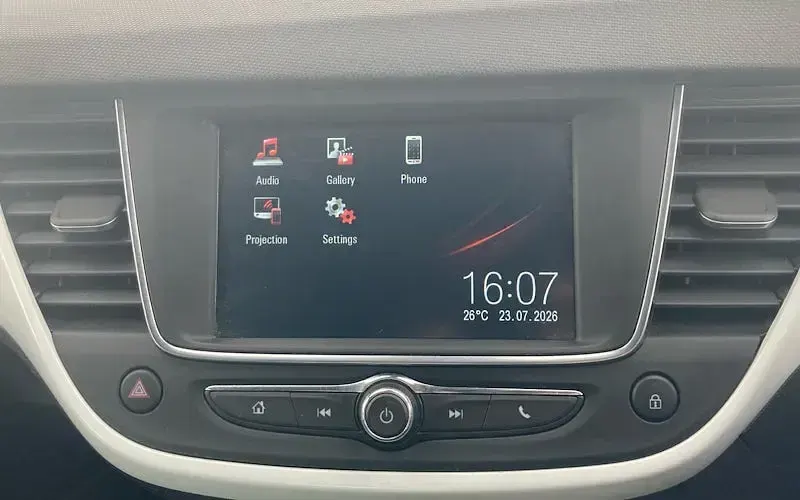 Used Vauxhall Crossland X 110 HP (80 kW) 2021 White SUV