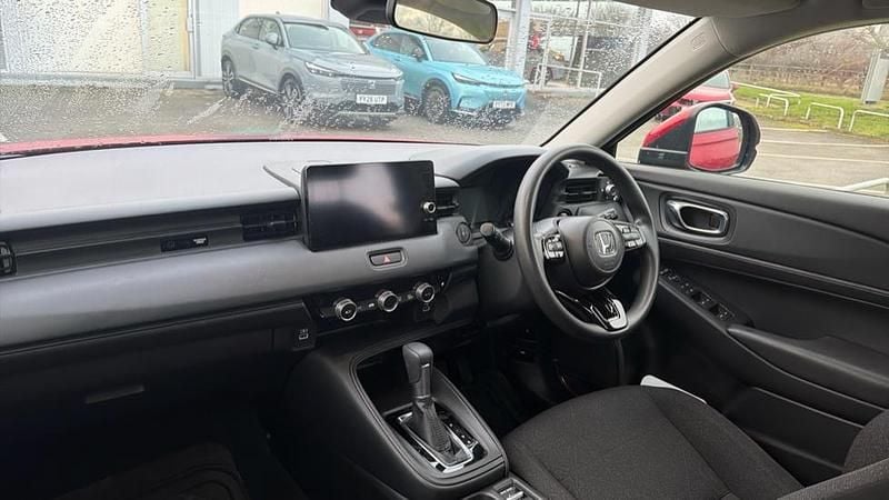 Used Honda HR-V Elegance 131 HP (96 kW) 2022 Red SUV