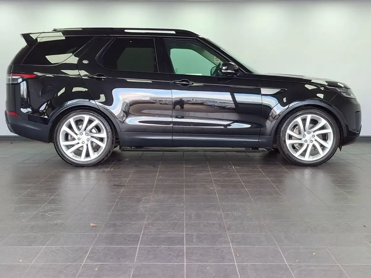 Begagnad Land Rover Discovery 5 S 2019 Svart SUV