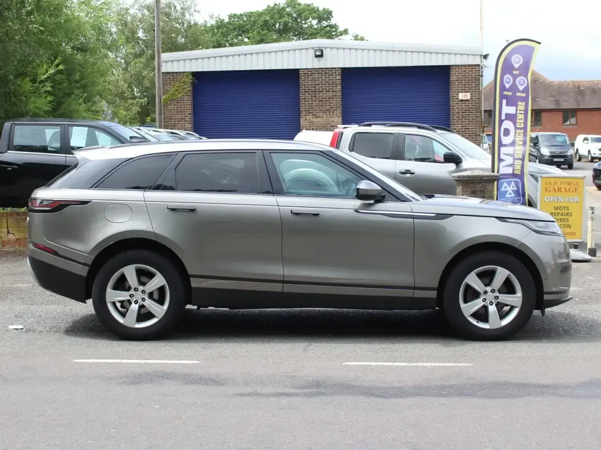 Used Land Rover Range Rover Velar SE 240 HP (176 kW) 2018 Silver SUV