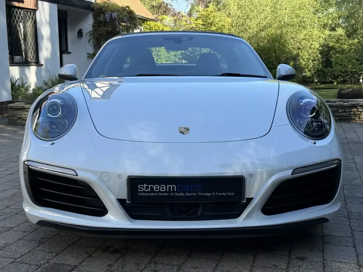 Usado Porsche 991 450 HP (330 kW) 2018 Branco Cabrios