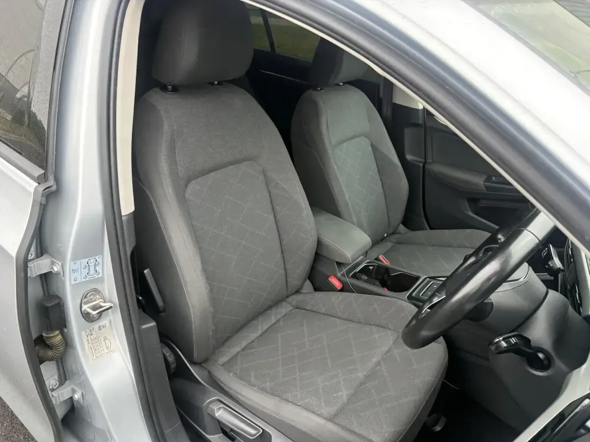 Used VW Golf VIII Life 115 HP (84 kW) 2022 Silver Hatchback