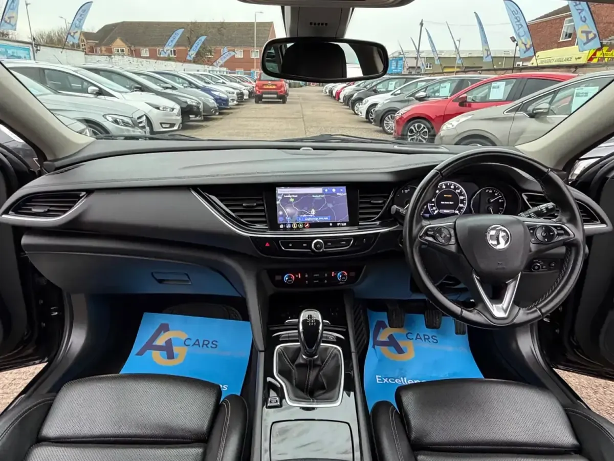 Begagnad Vauxhall Insignia Elite 110 HK (80 kW) 2018 Svart Kombi