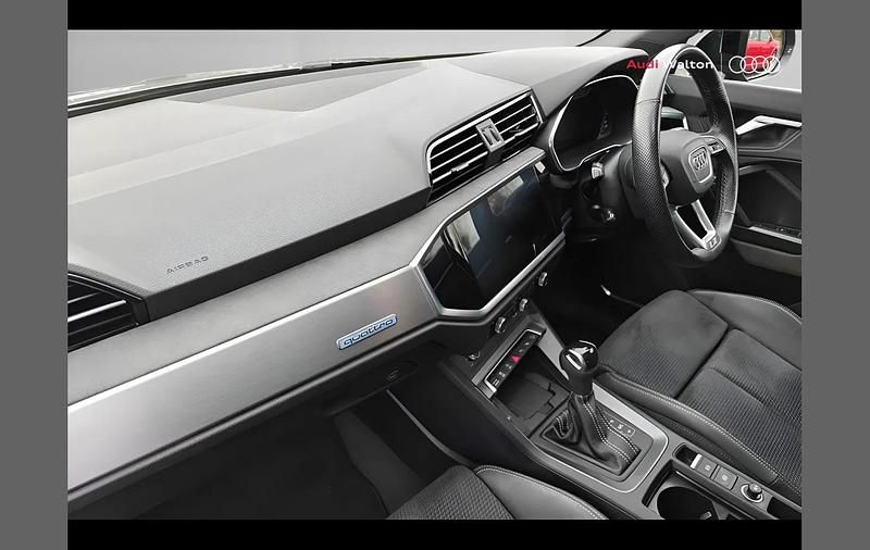 Begagnad Audi Q3 Advanced 196 HK (144 kW) 2021 Grå SUV