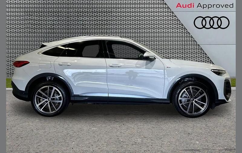 Used Audi Q5 Sportback Advanced 200 HP (147 kW) 2025 White SUV
