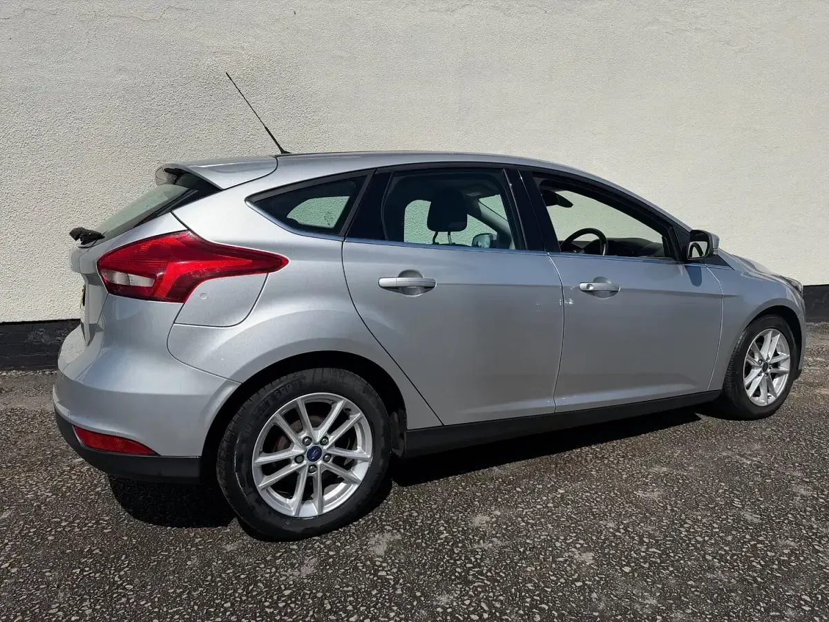 Used Ford Focus Zetec 2016 Silver Hatchback