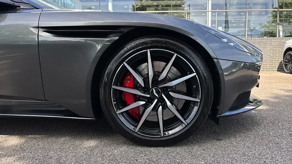 Used Aston Martin DB11 503 HP (369 kW) 2020 Silver