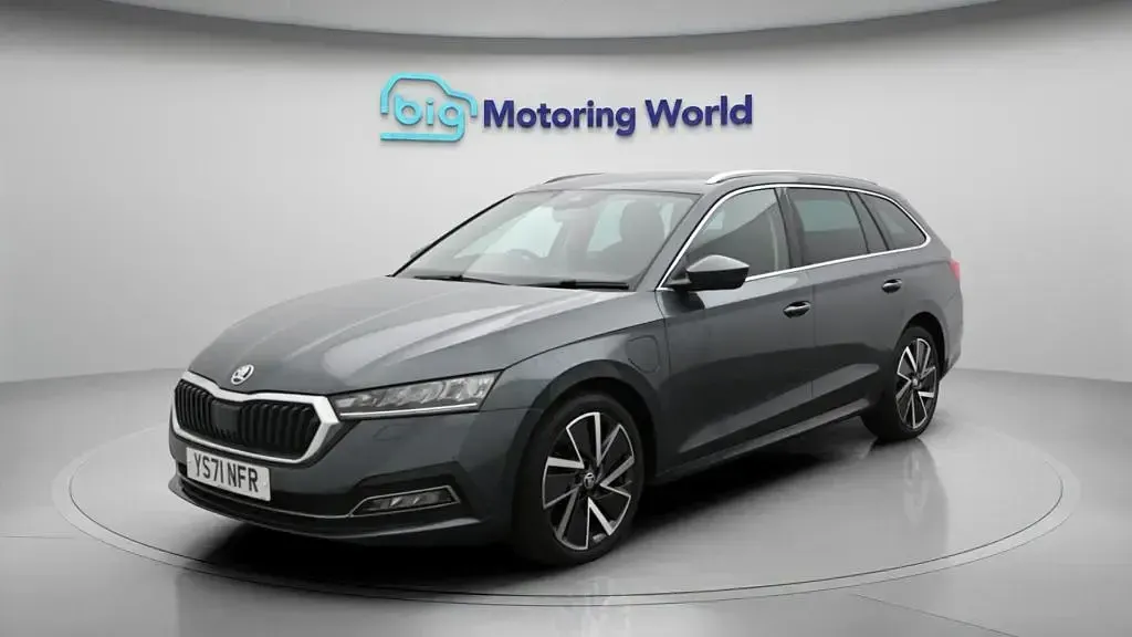Used Skoda Octavia SE L 204 HP (150 kW) 2022 Grey Estate