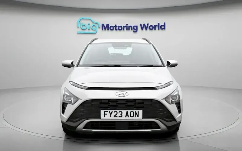 Usado Hyundai Bayon SE 101 HP (74 kW) 2023 Prateado SUV