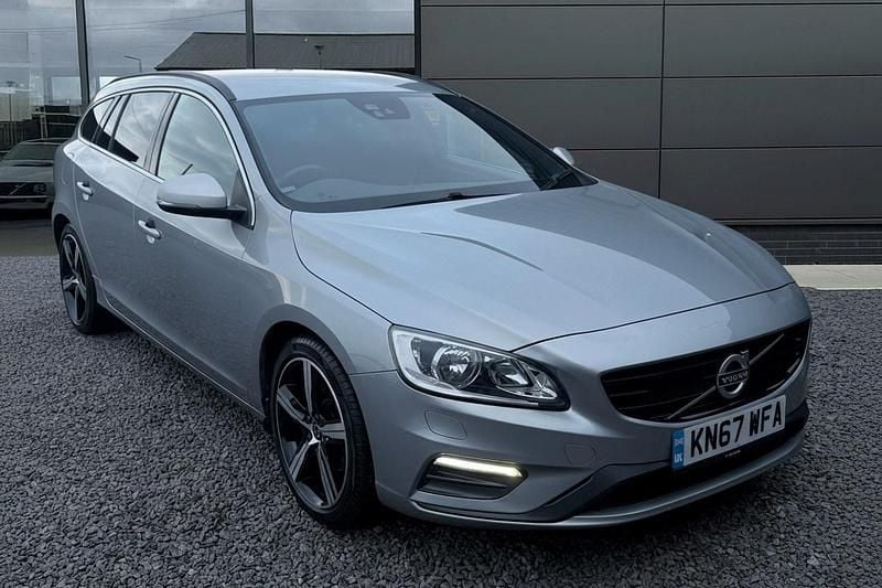Used Volvo V60 R-Design 150 HP (110 kW) 2017 Silver Estate