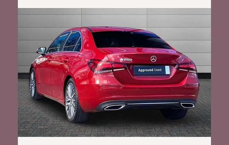 Gebraucht Mercedes A200 Executive 163 PS (119 kW) 2022 Rot Limousine
