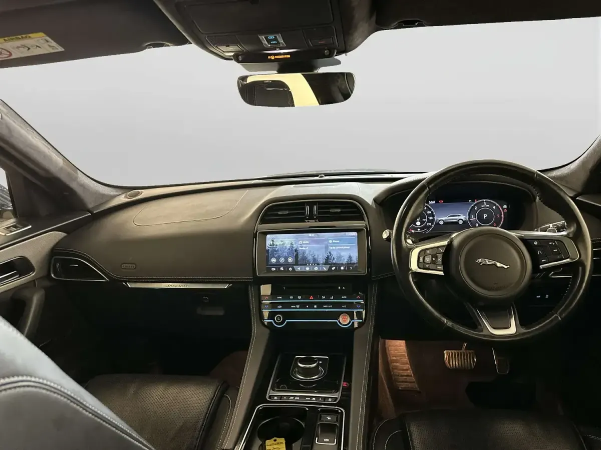 Begagnad Jaguar F-Pace Chequered Flag 180 HK (132 kW) 2019 Grå SUV