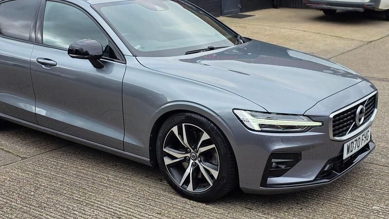 Usado Volvo S60 R-Design 250 HP (183 kW) 2020 Cinzento Sedan