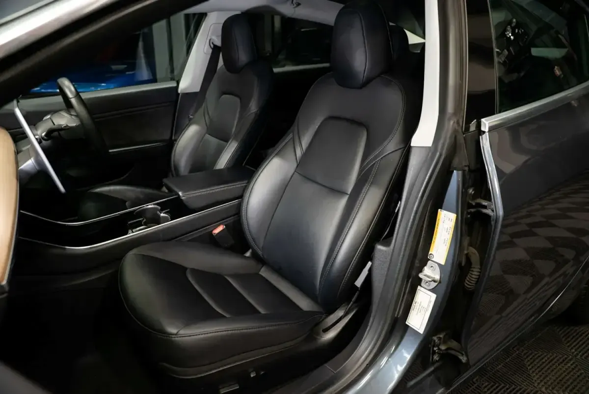 Usado Tesla Model 3 Standard Range Plus 239 kW (325 HP) 2020 Cinzento Sedan