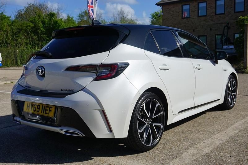 Używany Toyota Corolla 2019 Biały Hatchback