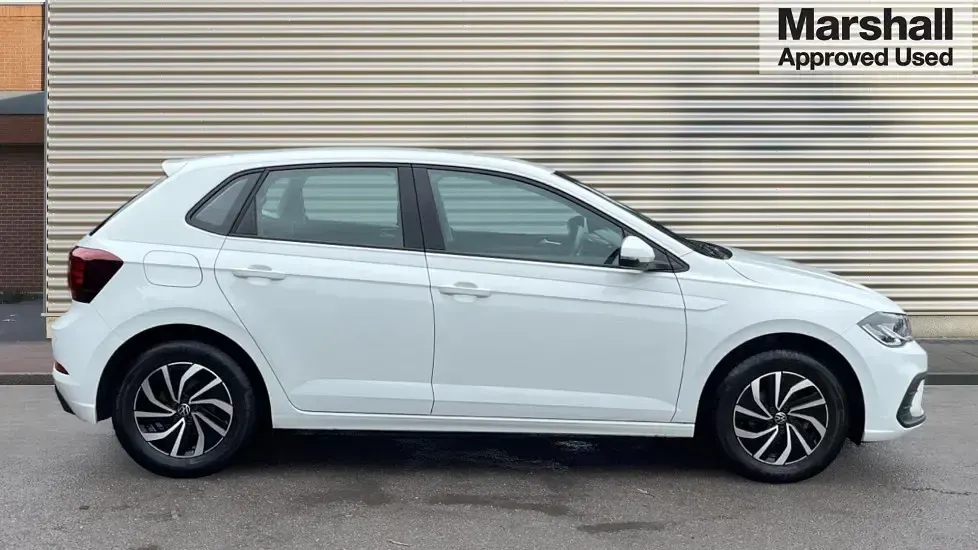 Used VW Polo Life 95 HP (69 kW) 2024 White Hatchback