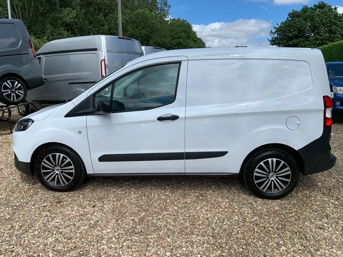 Used Ford Transit Courier 75 HP (55 kW) 2020 White Van
