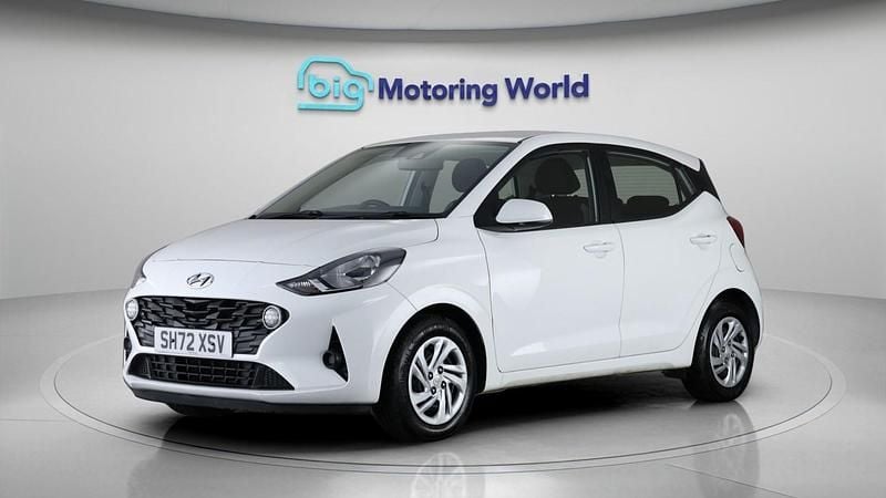 Used Hyundai i10 SE 67 HP (49 kW) 2022 White Hatchback