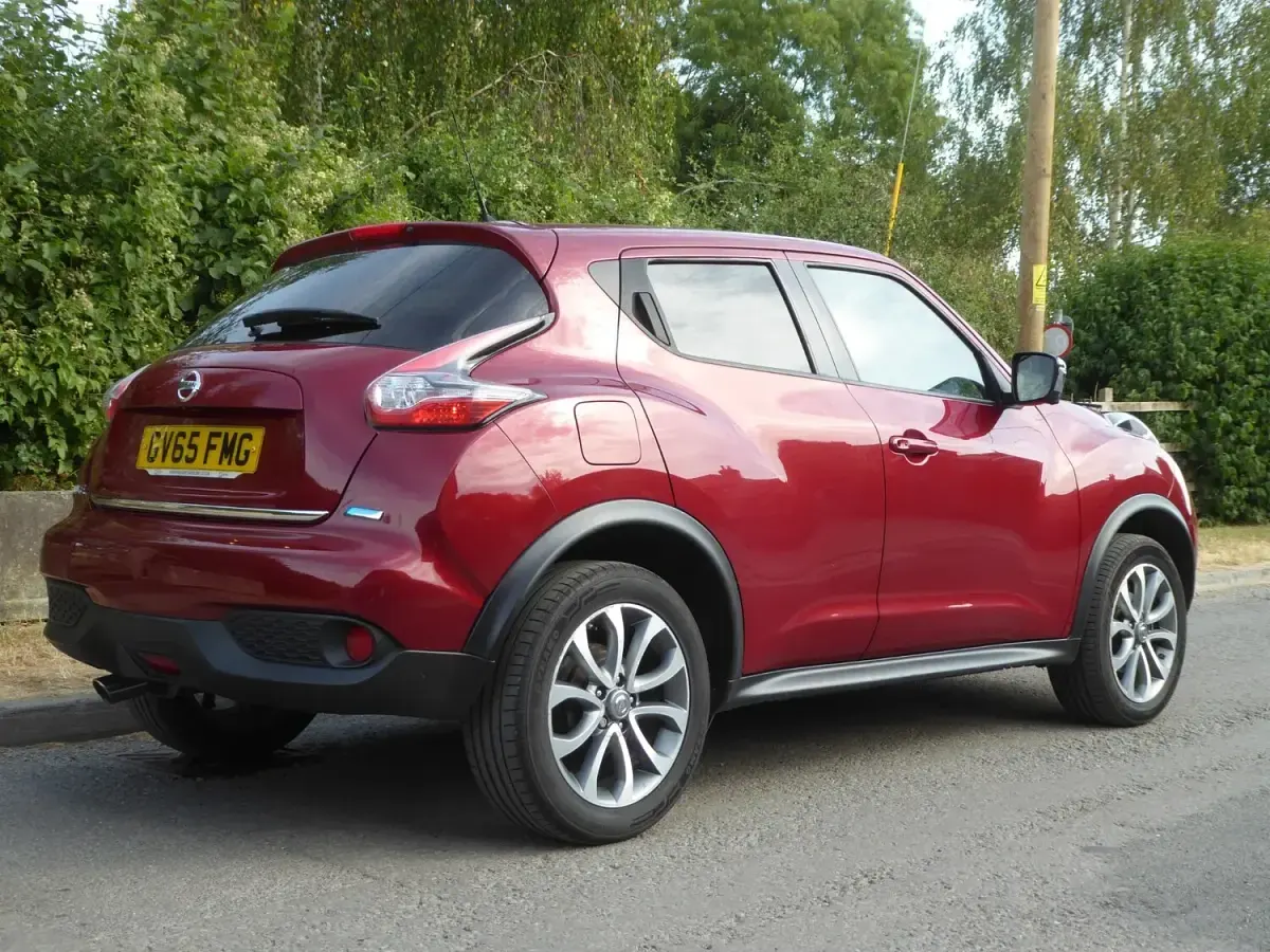 Used Nissan Juke Tekna 110 HP (80 kW) 2015 Red SUV