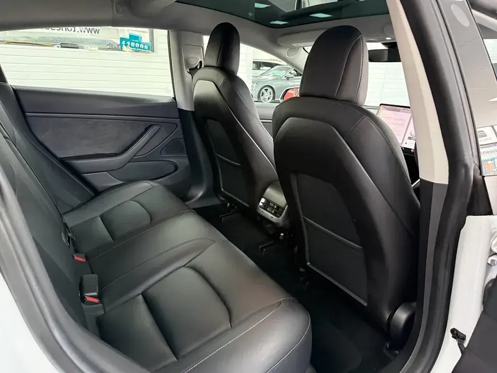 Used Tesla Model 3 Performance 82 kW (112 HP) 2019 White Sedan