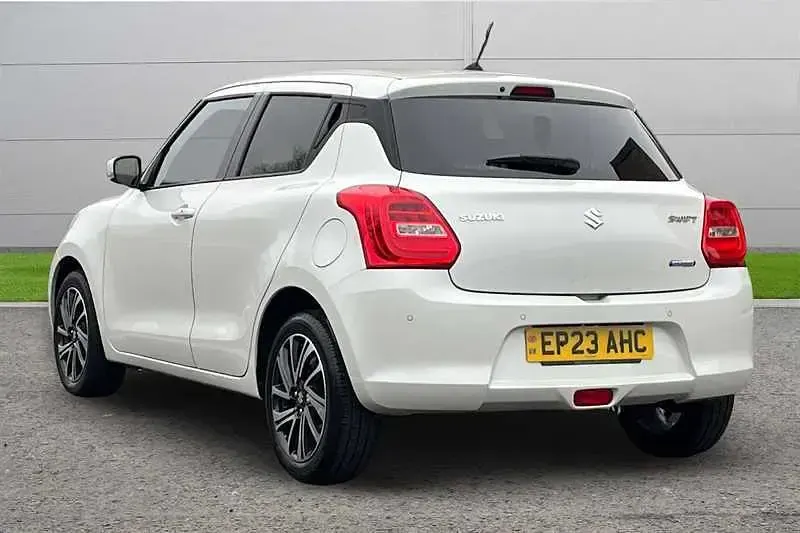 Begagnad Suzuki Swift SZ5 2023 Vit Halvkombi