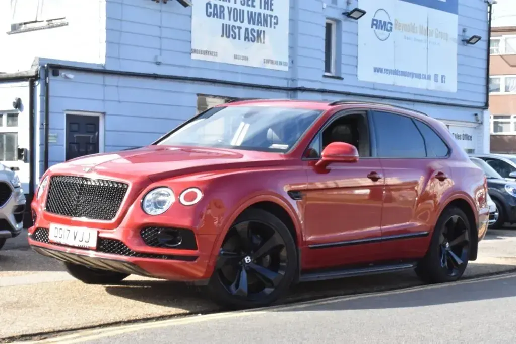 Used Bentley Bentayga Mulliner 430 HP (316 kW) 2017 Red SUV