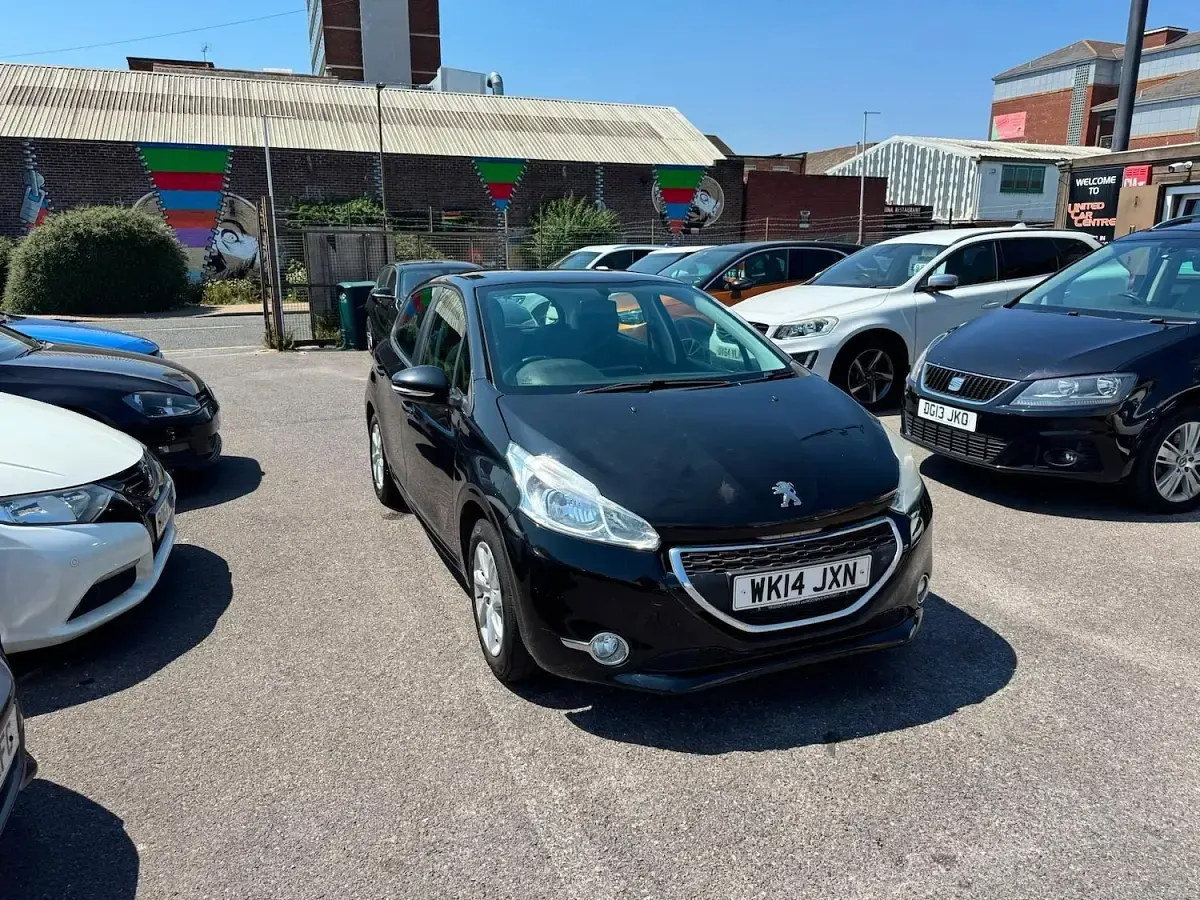 Used Peugeot 208 Active 82 HP (60 kW) 2014 Black Hatchback