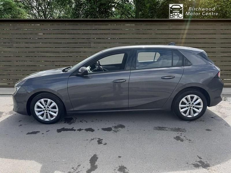 Second-hand Vauxhall Astra Design Edition 110 CP (80 kW) 2022 Gri Hatchback